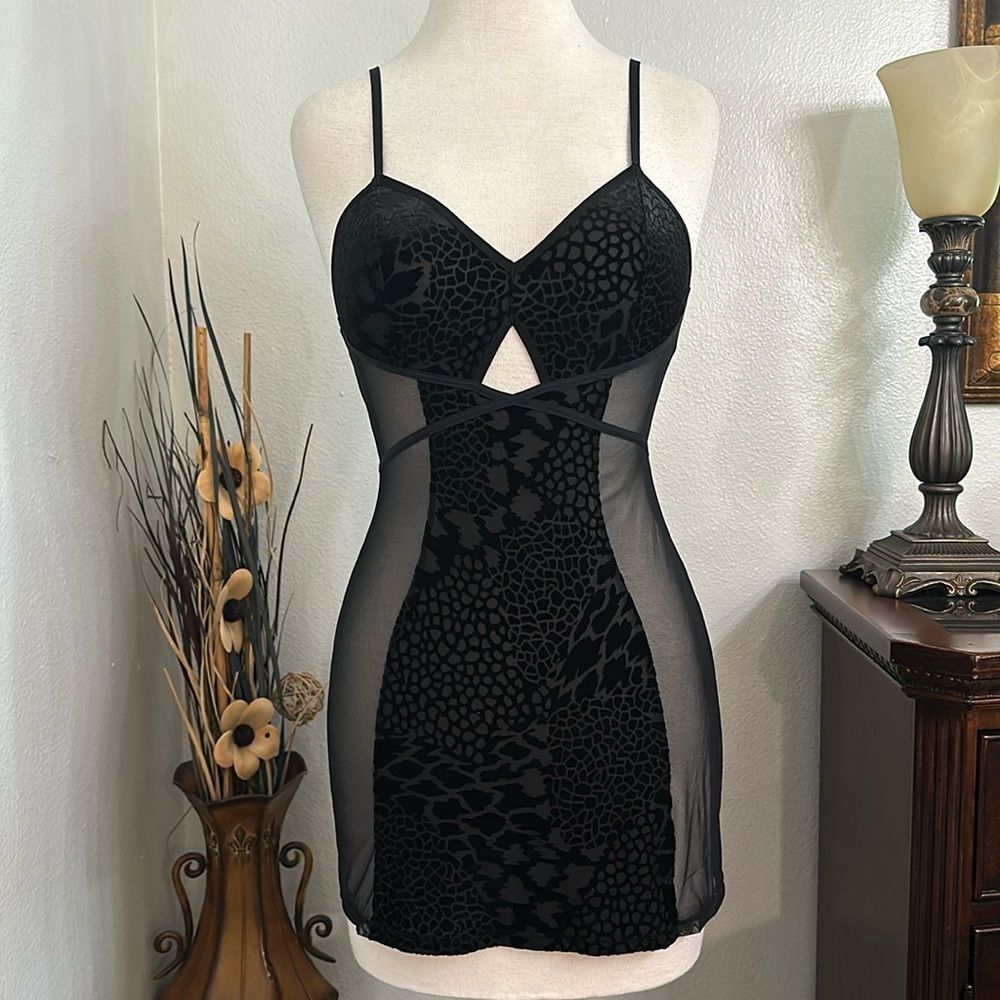 Cassandra Intimates Black Velvet And‎ Sheer Slip Size Small